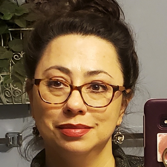 Meet your Posher, Andrea - Picture 1 of 7